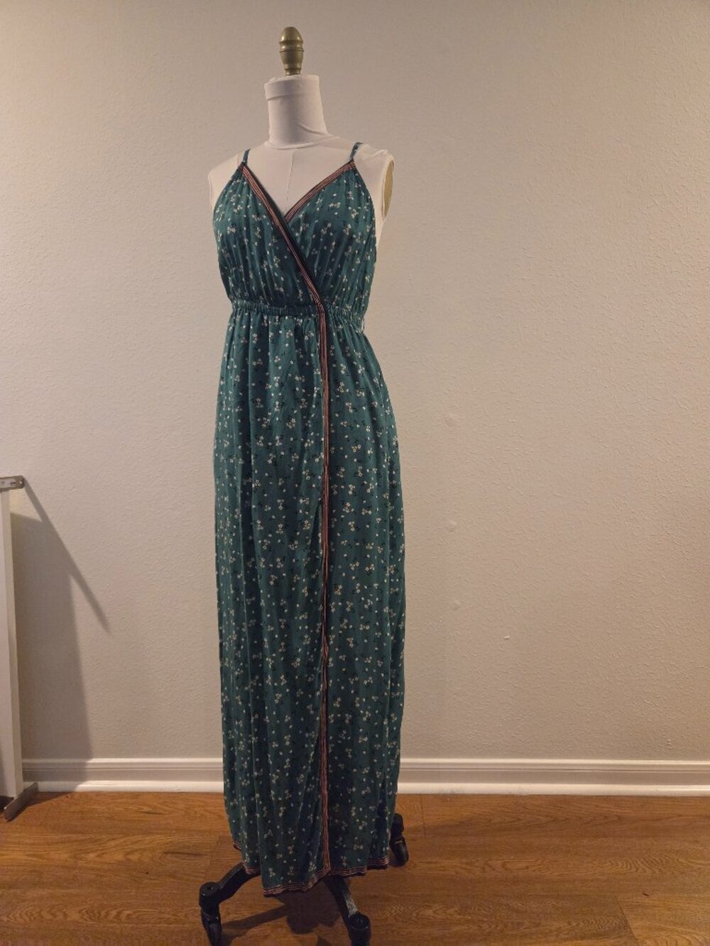 Billabong Green Floral Maxi Dress Size Medium V-Neck Boho